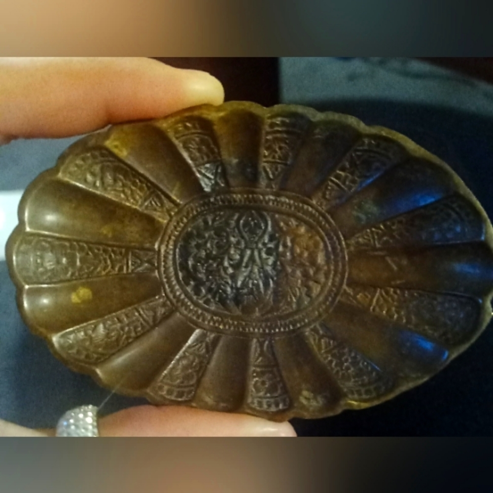 Gorgeous Brass Oval Scalloped Floral Detailed Trinket Dish/Ring